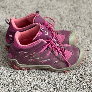 Marrell Kid's Mid Waterproof Boot size 5. Worn on one hiking trip!